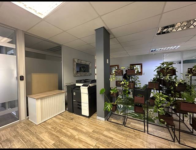 46M² CO-WORKING SPACE TO LET IN DIE HOEWES